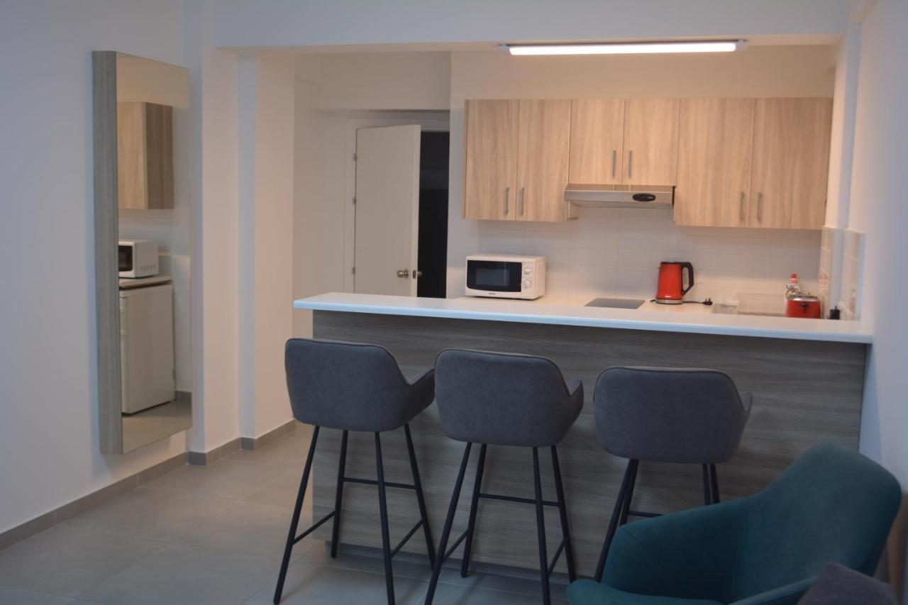 Les Palmiers Sunorama Beach Apartments Larnaca Exteriör bild
