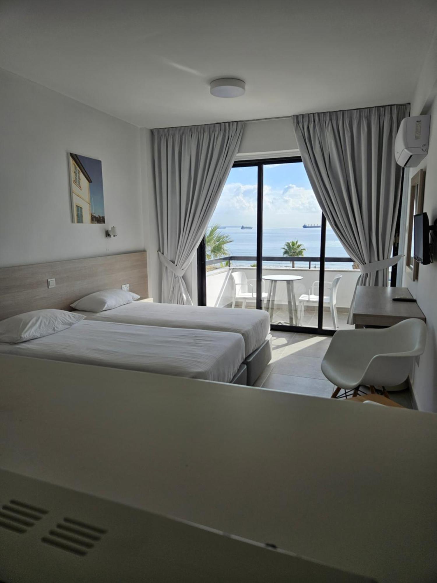 Les Palmiers Sunorama Beach Apartments Larnaca Exteriör bild